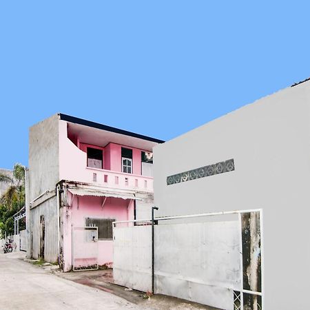 Spot On 91858 Raja Homestay Syariah Pekanbaru Buitenkant foto