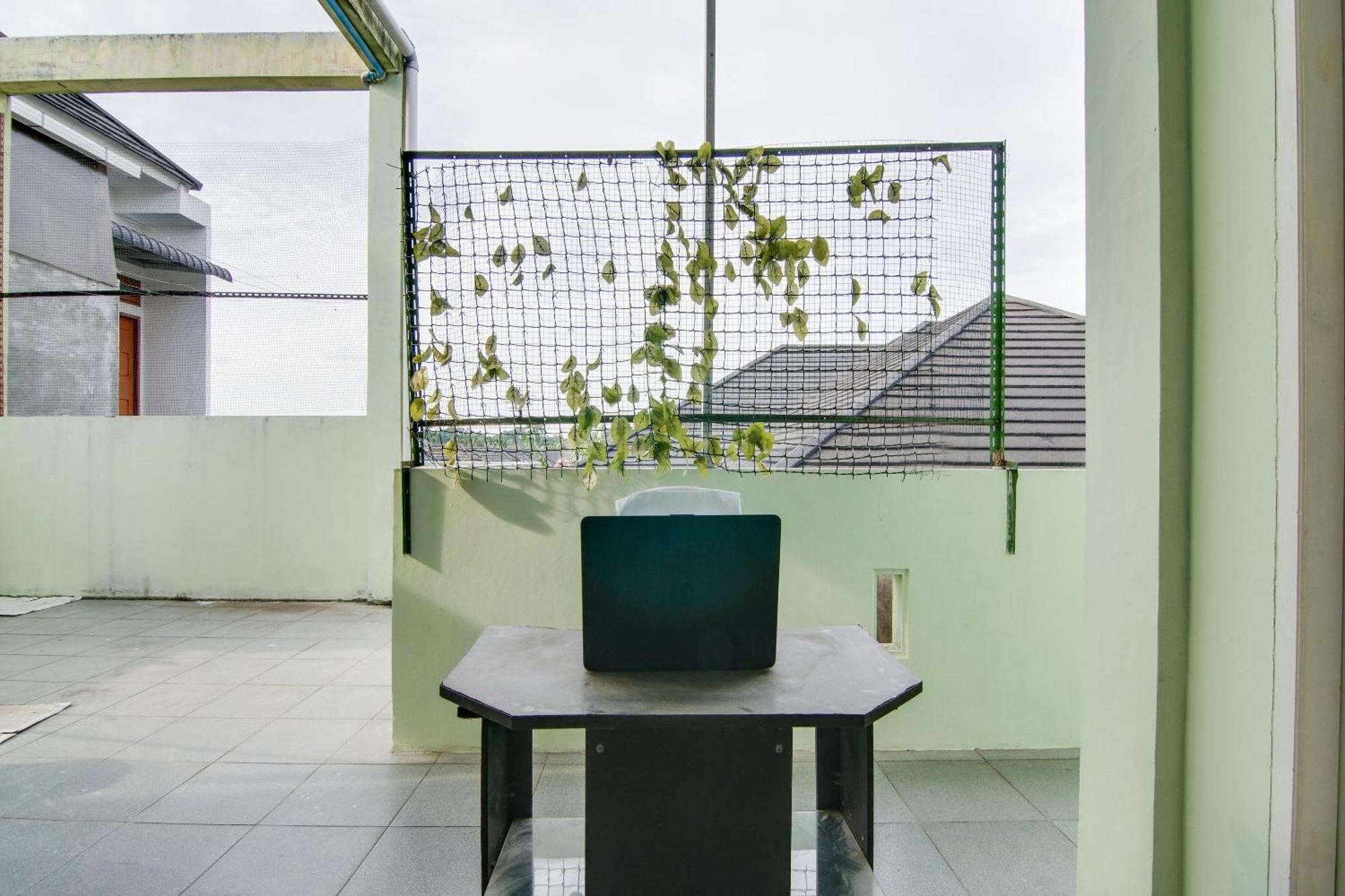 Spot On 91858 Raja Homestay Syariah Pekanbaru Buitenkant foto