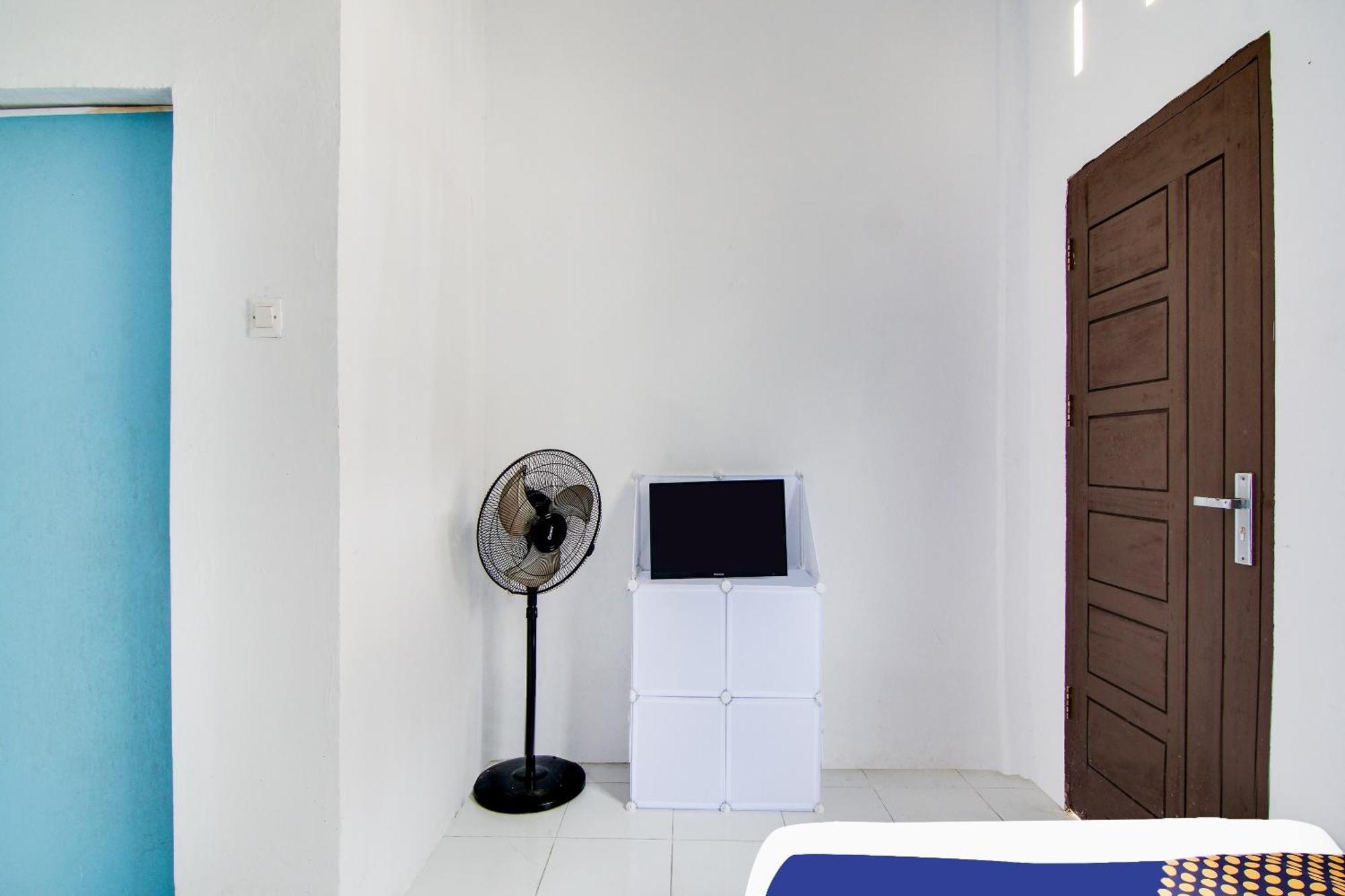 Spot On 91858 Raja Homestay Syariah Pekanbaru Buitenkant foto