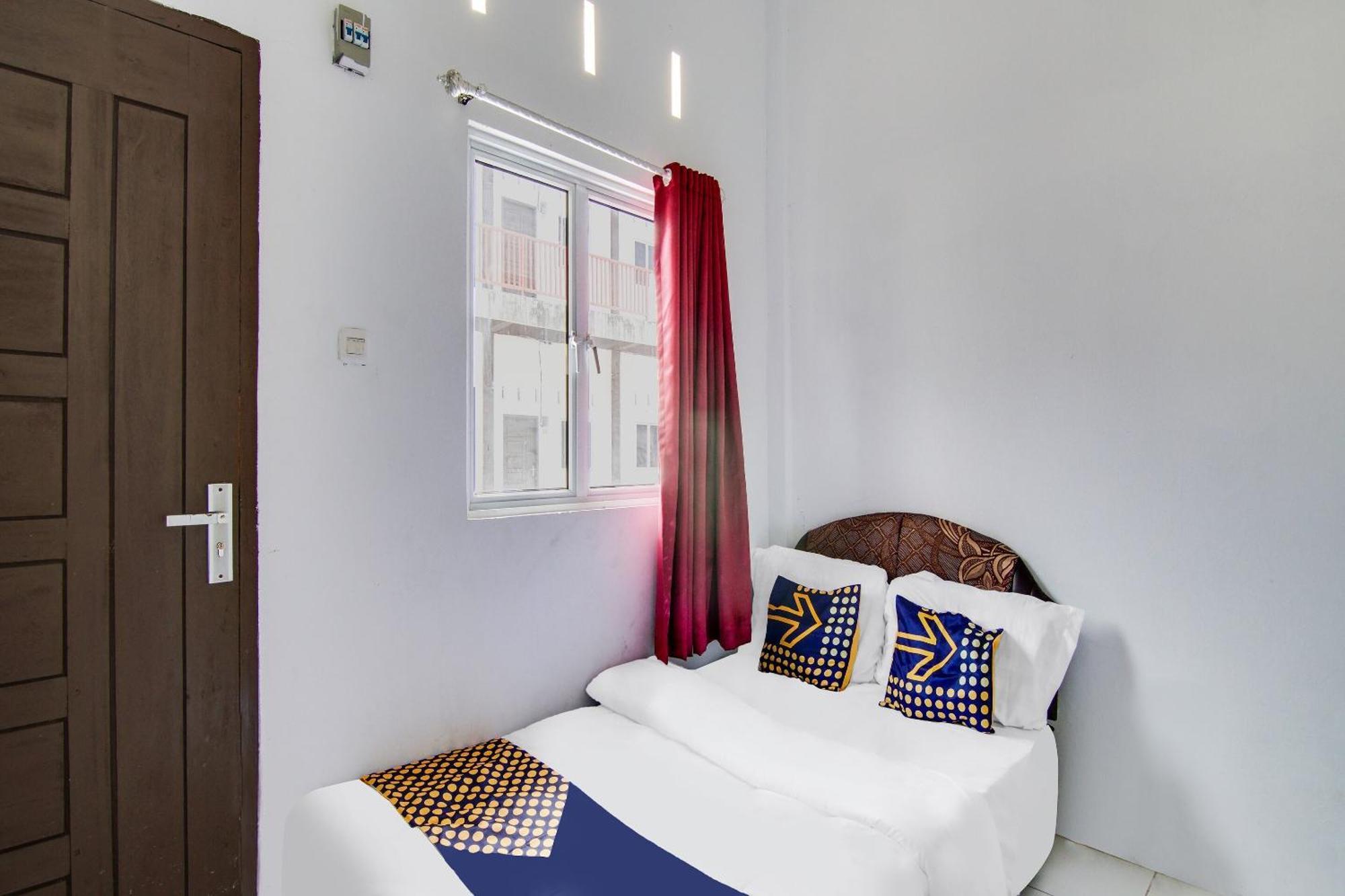 Spot On 91858 Raja Homestay Syariah Pekanbaru Buitenkant foto