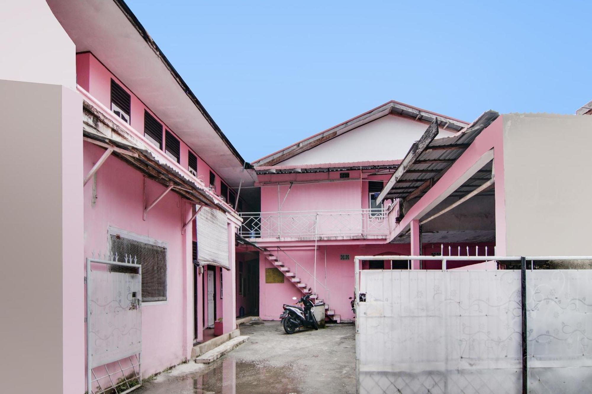 Spot On 91858 Raja Homestay Syariah Pekanbaru Buitenkant foto