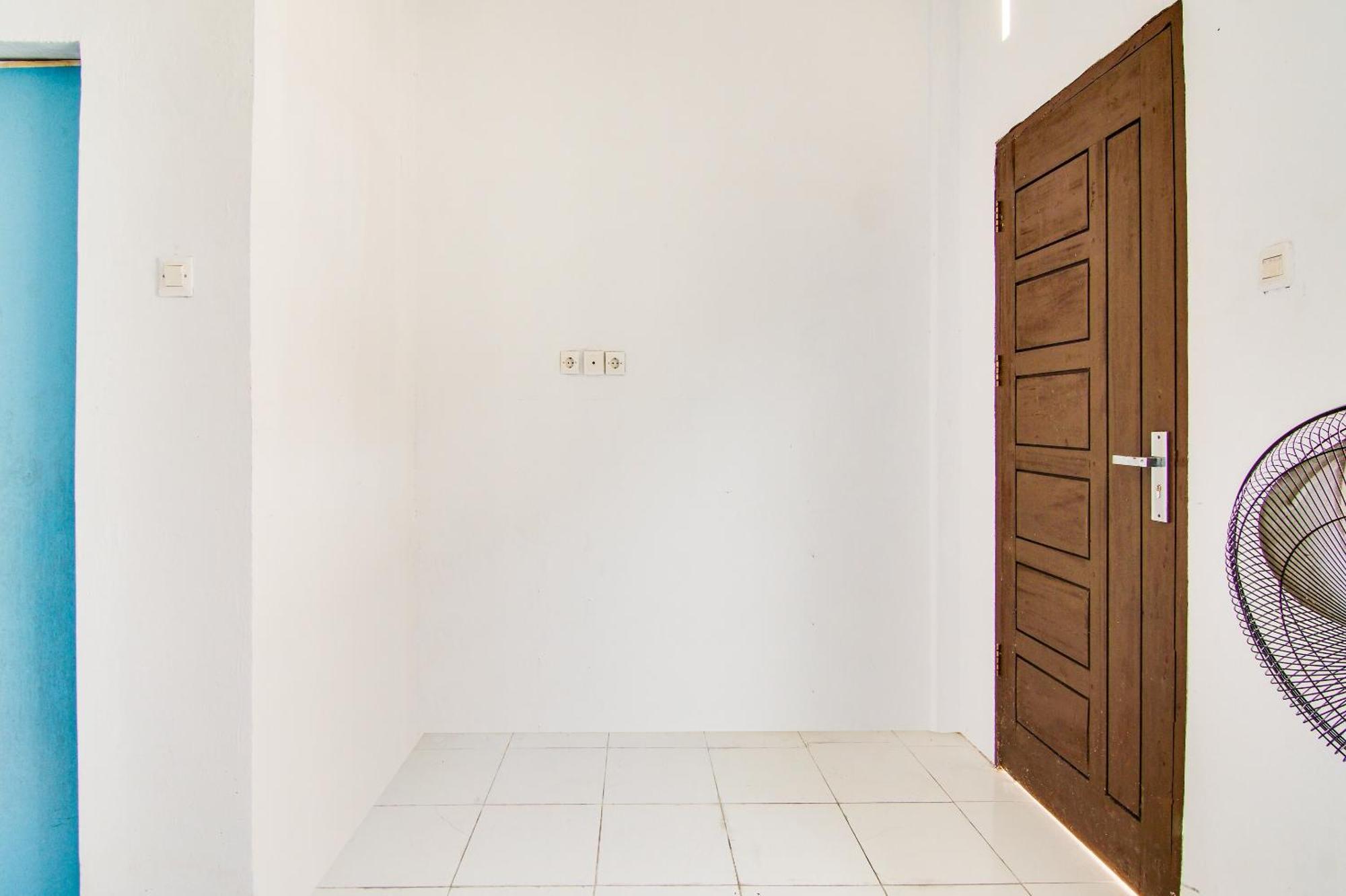 Spot On 91858 Raja Homestay Syariah Pekanbaru Buitenkant foto