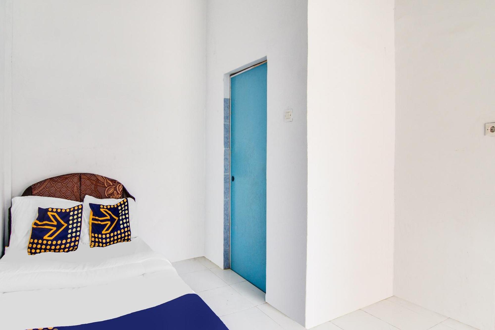 Spot On 91858 Raja Homestay Syariah Pekanbaru Buitenkant foto