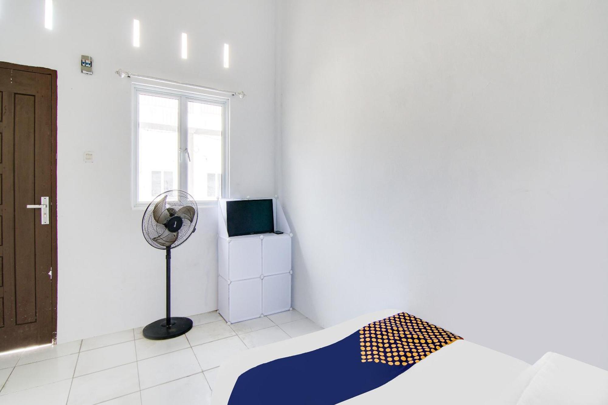 Spot On 91858 Raja Homestay Syariah Pekanbaru Buitenkant foto