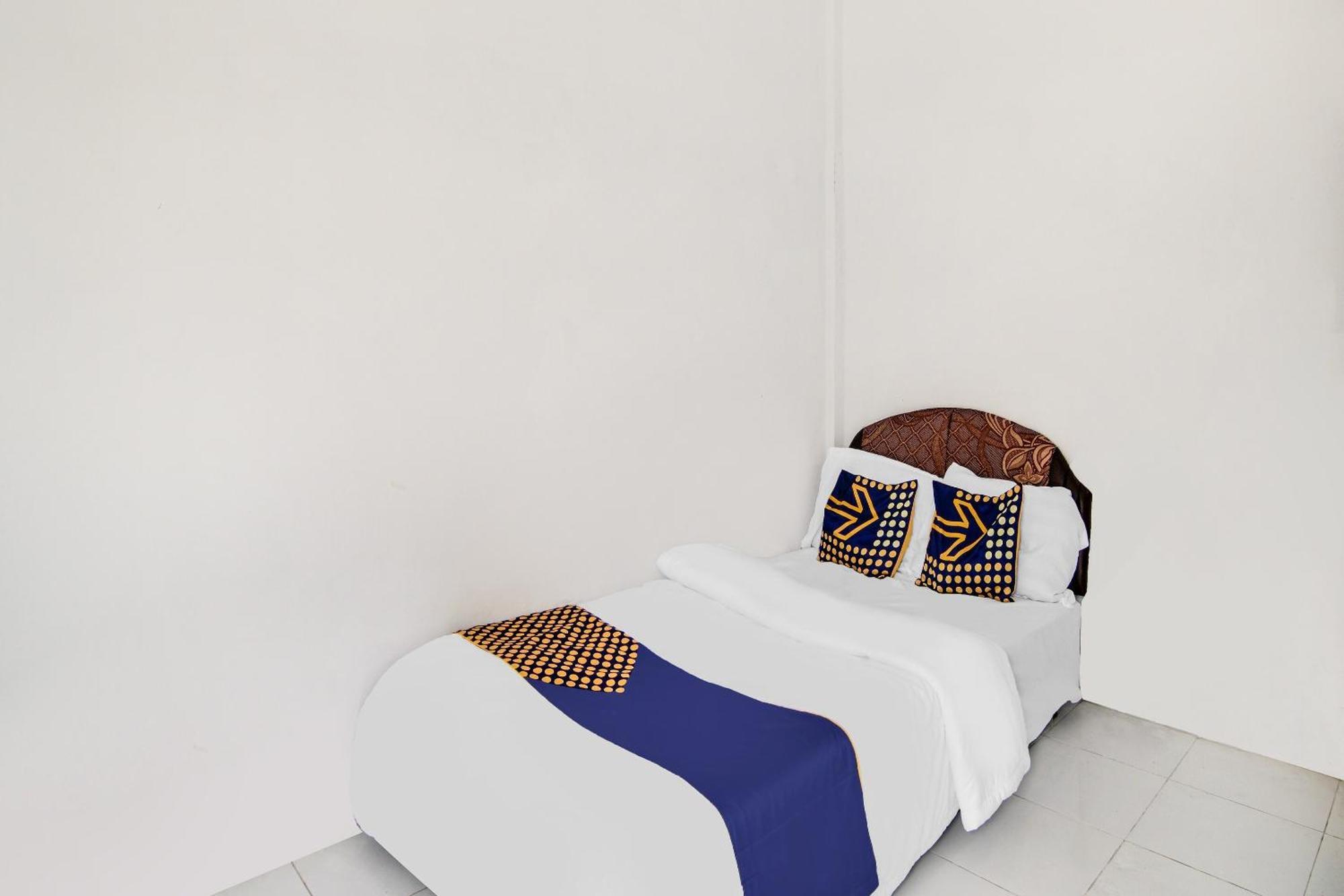 Spot On 91858 Raja Homestay Syariah Pekanbaru Buitenkant foto